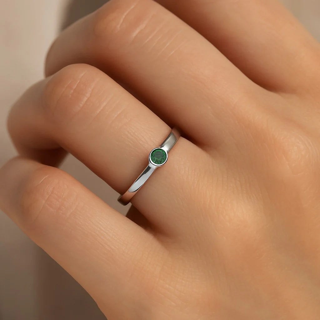 Shades of Luck – Garnet Ring | Sterling Silver